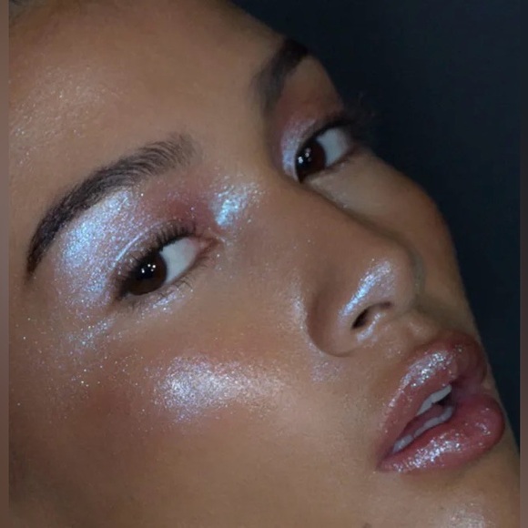 r.e.m. beauty Sweet Dreams Single Eyeshadow — Shade: Fembot (New in Box) - Picture 6 of 6